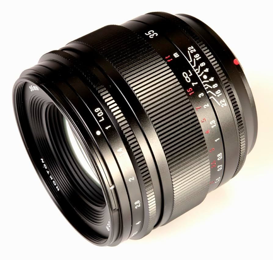 Voigtländer Nokton 35mm F0.9 レンズ Amazon.com : Voigtlander X Mount 35mm F0.9 Nokton GA